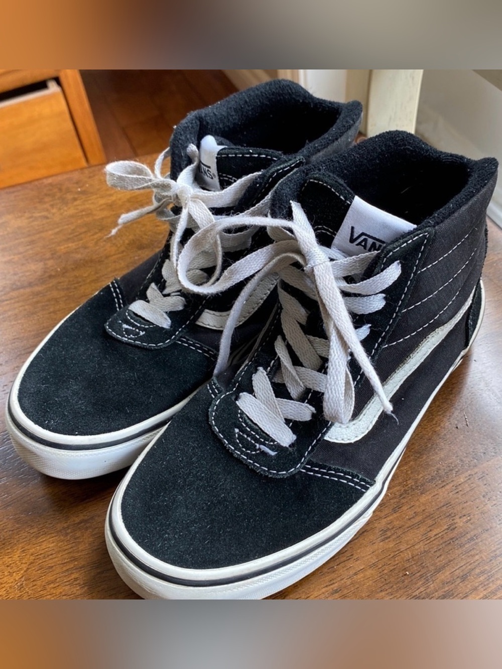 Vans Sk8 Hi Skate Shoe Black & White High Top Sneakers Youth Size 4